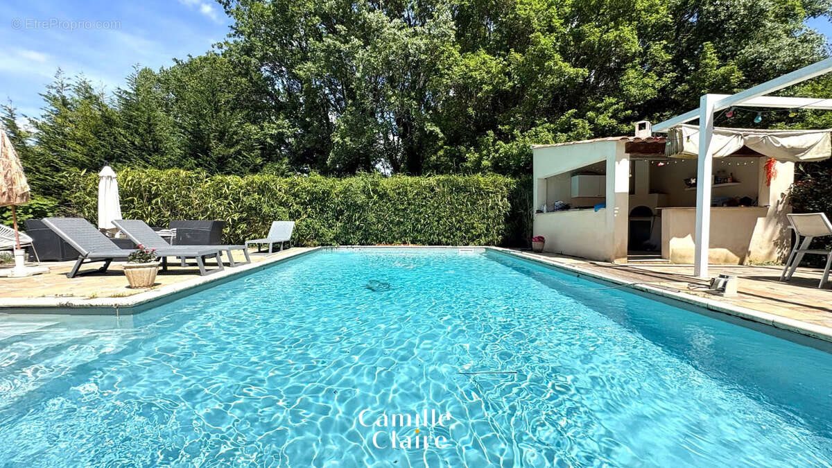 Maison à vendre, 130m², Mimet
