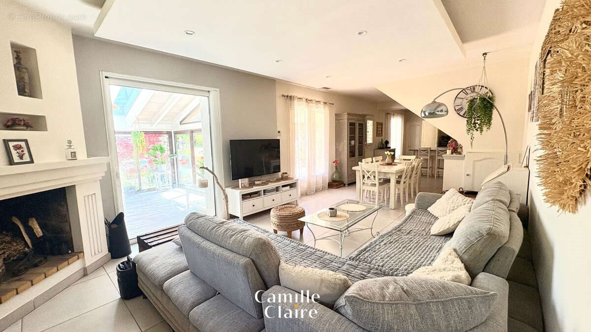 Maison à vendre, 130m², Mimet