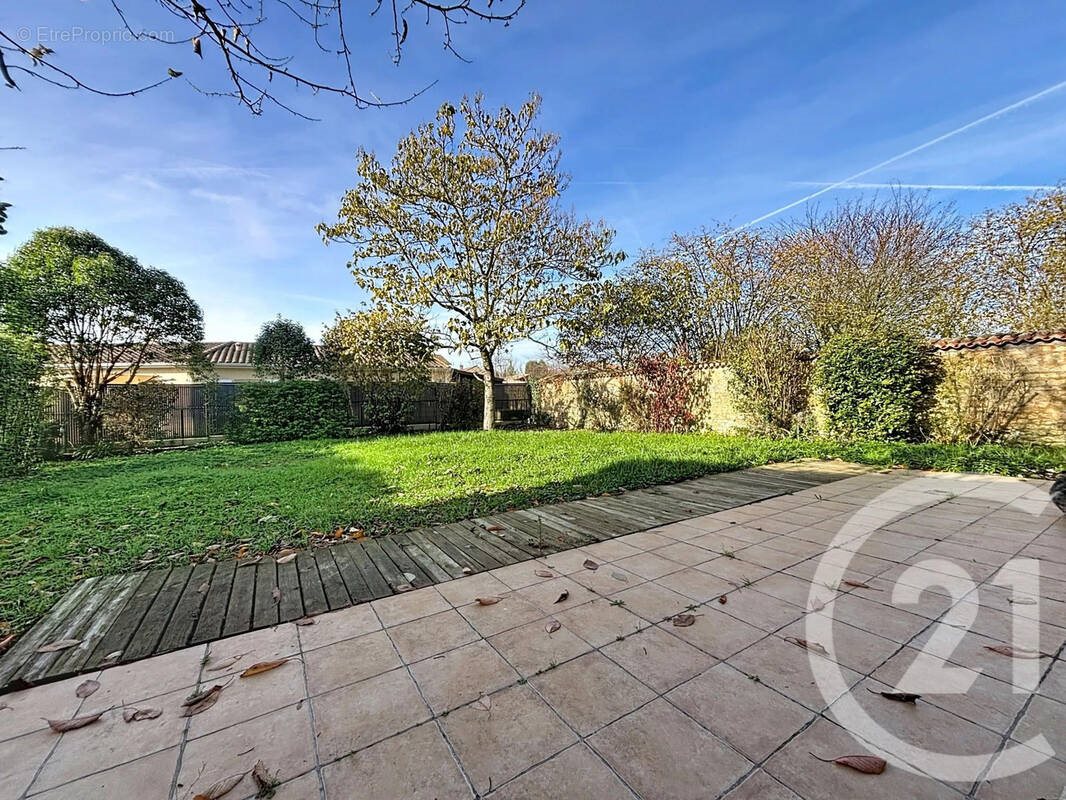 Maison à vendre, 109m², Gond-Pontouvre