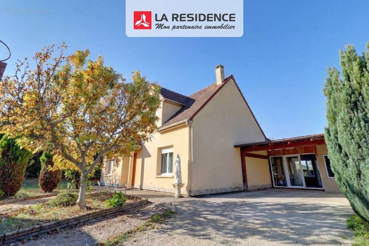 Maison à vendre, 152m², Bû