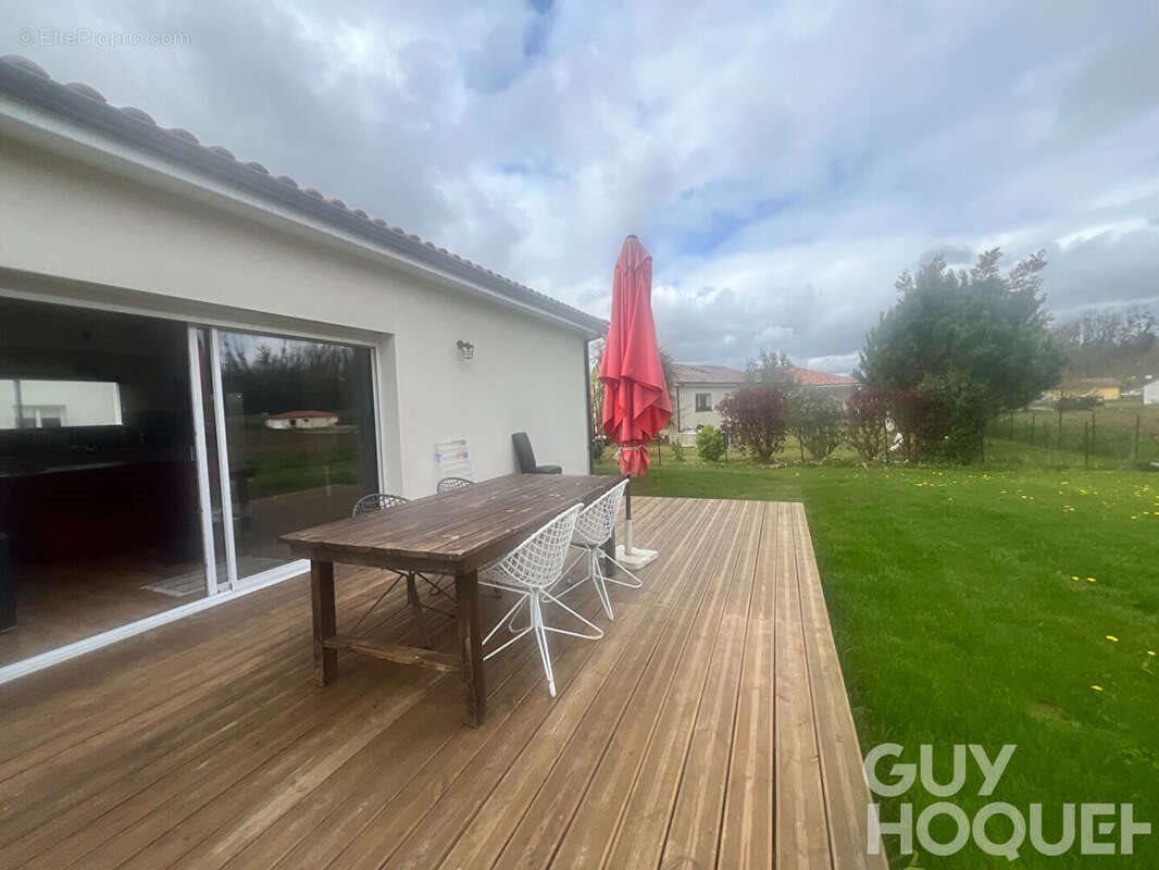 Maison à vendre, 103m², Carresse-Cassaber