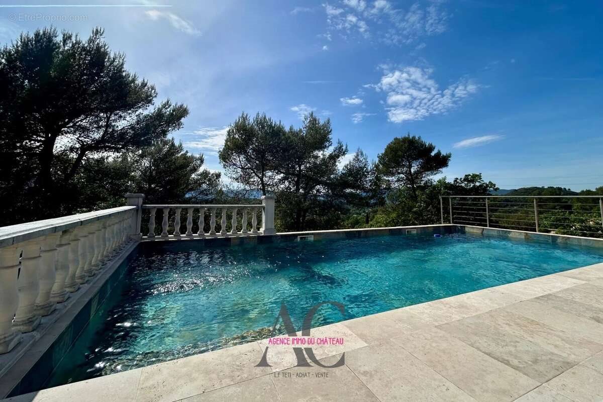 Maison à vendre, 238m², Rocbaron