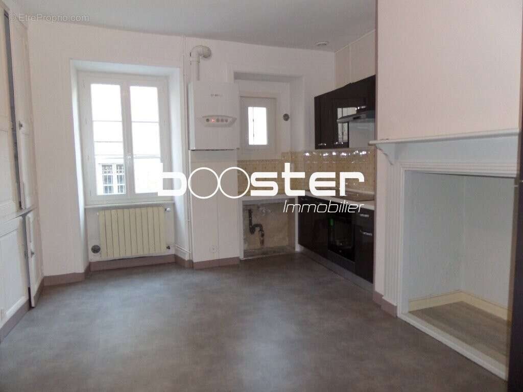 Maison à vendre, 86m², Saint-Yrieix-la-Perche