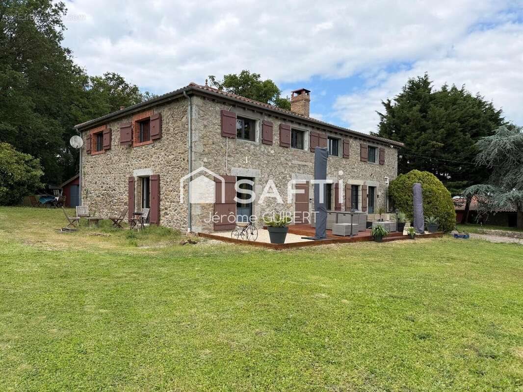 Maison à vendre, 328m², Bressuire