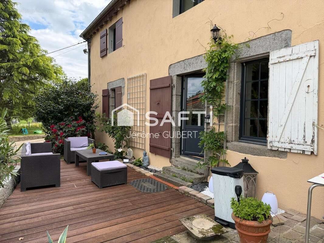 Maison à vendre, 328m², Bressuire