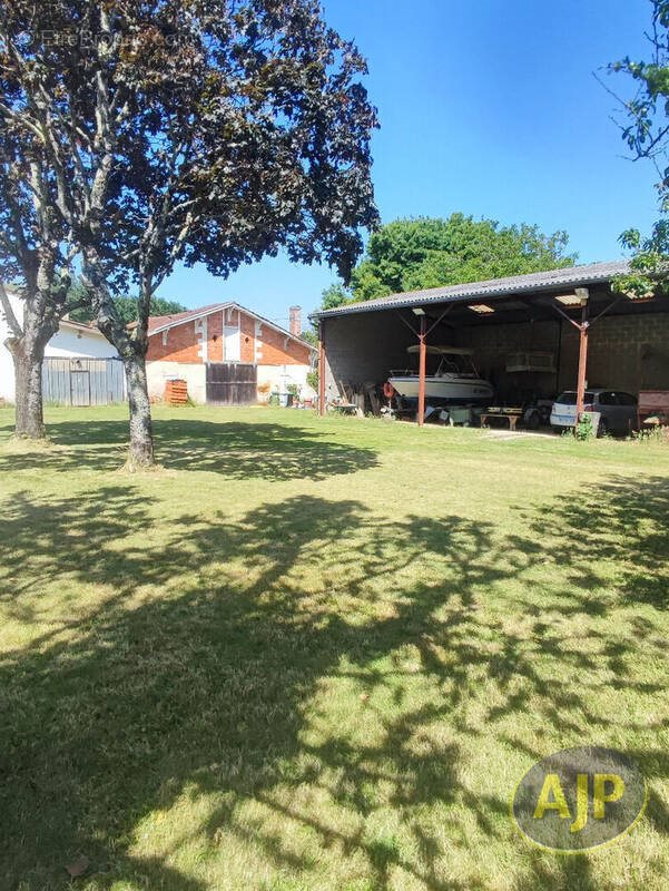 Maison à vendre, 206m², Saint-Estèphe