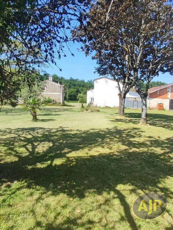 Maison à vendre, 206m², Saint-Estèphe