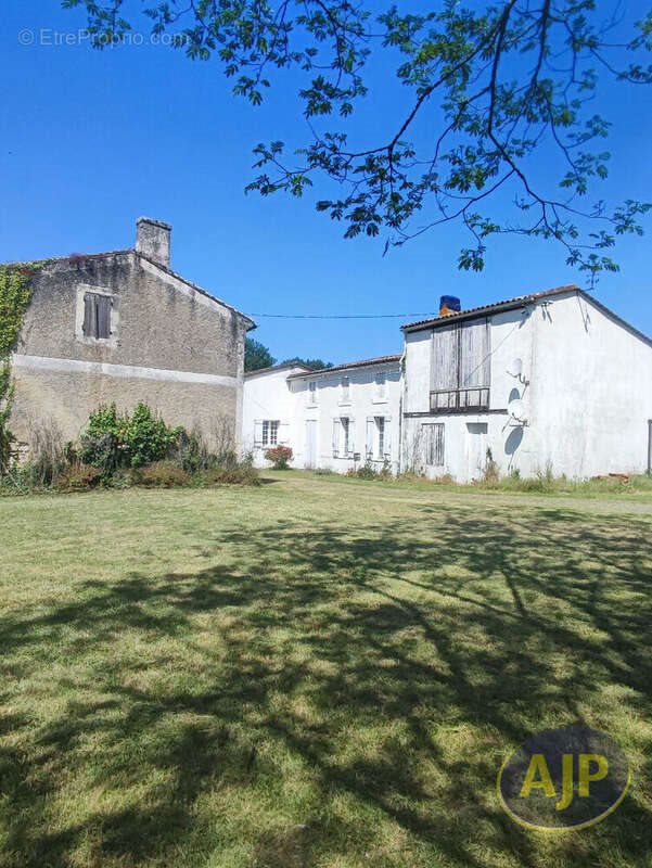 Maison à vendre, 206m², Saint-Estèphe