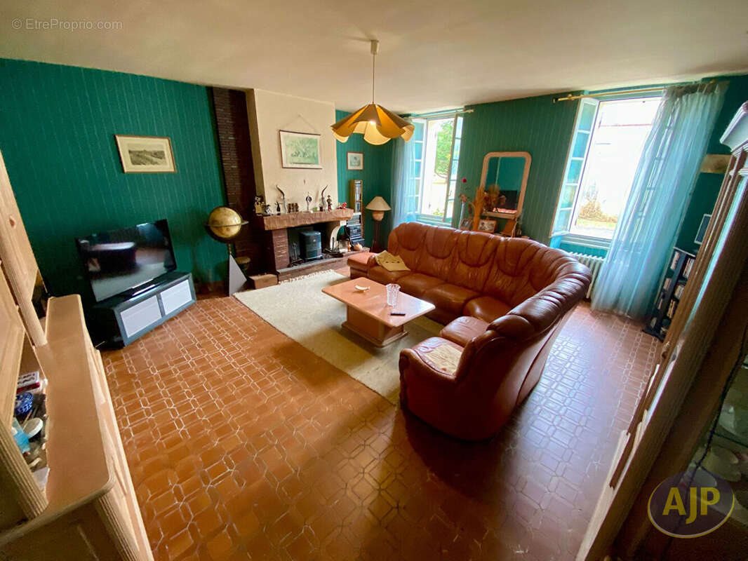 Maison à vendre, 206m², Saint-Estèphe
