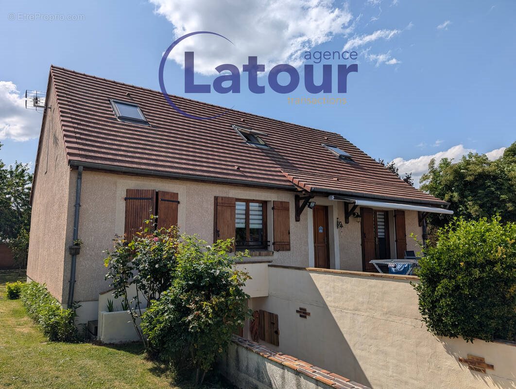 Maison à vendre, 124m², Bû