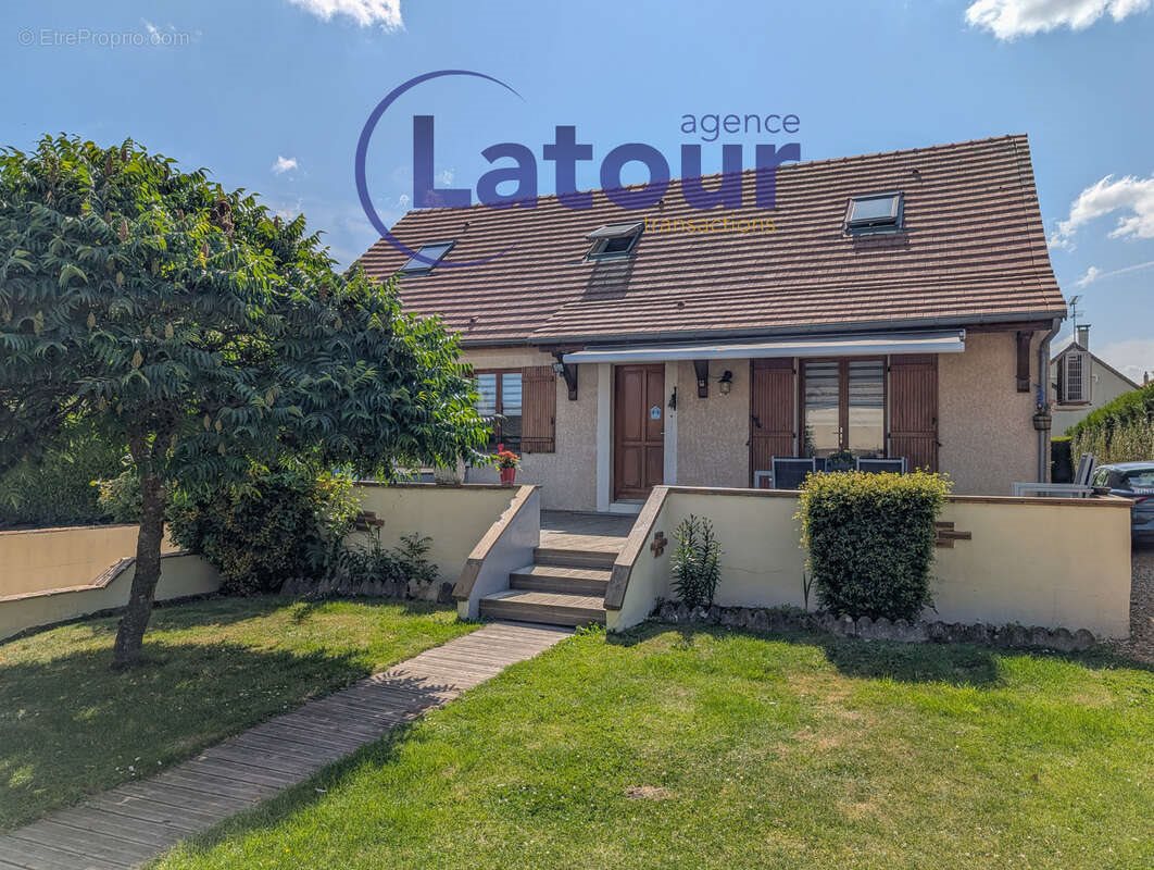 Maison à vendre, 124m², Bû