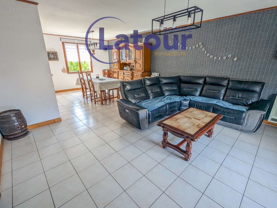 Maison à vendre, 124m², Bû