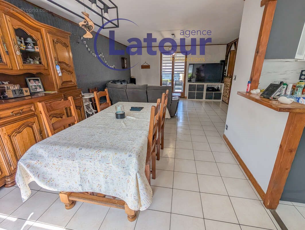 Maison à vendre, 124m², Bû