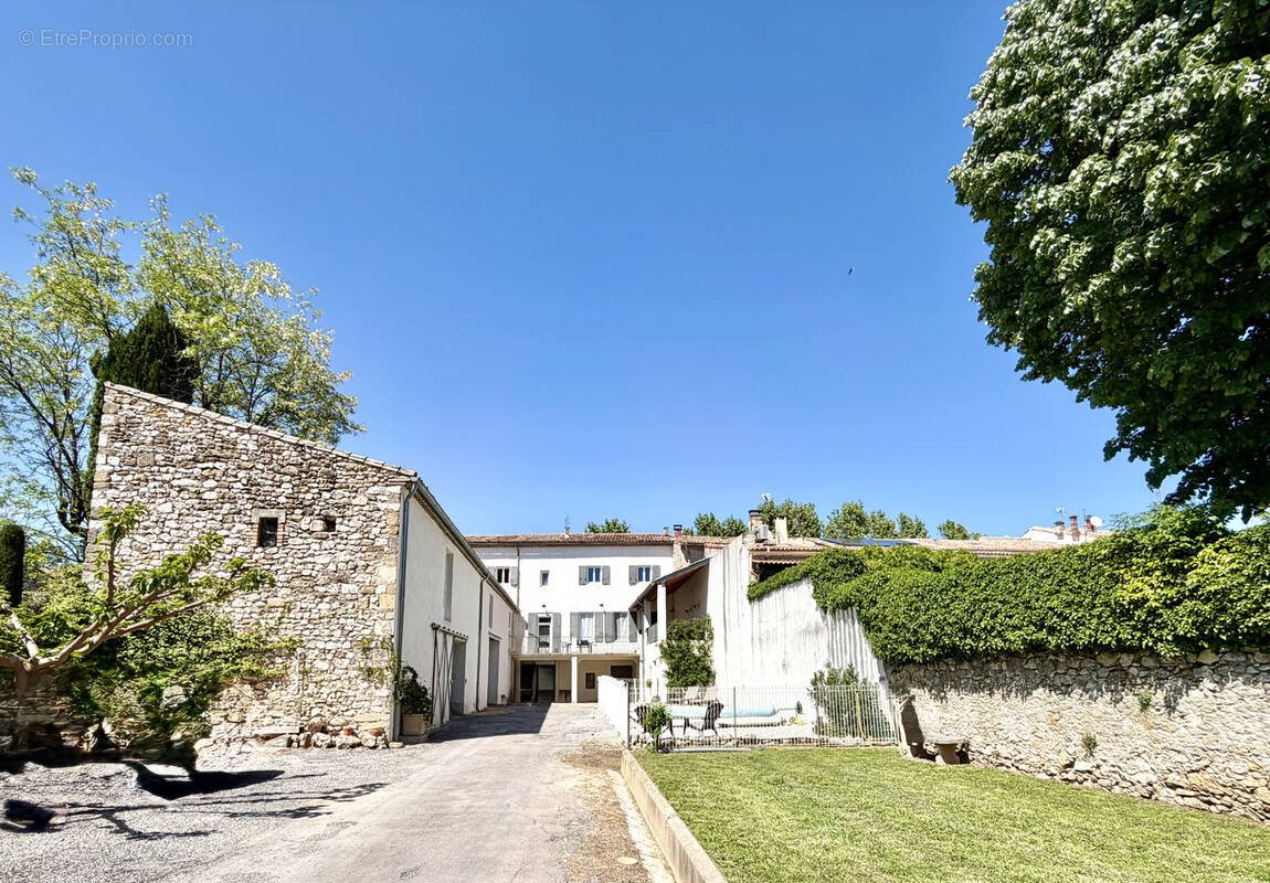 Maison à vendre, 672m², Saint-Geniès-de-Malgoirès