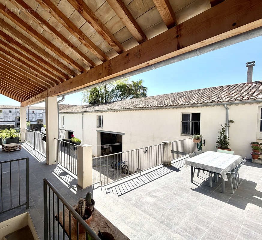 Maison à vendre, 672m², Saint-Geniès-de-Malgoirès