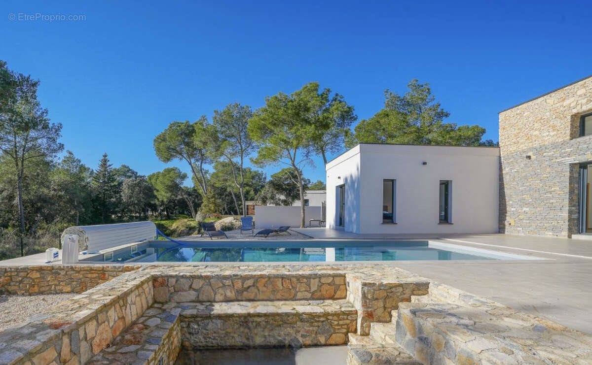 Maison à vendre, 199m², Nîmes