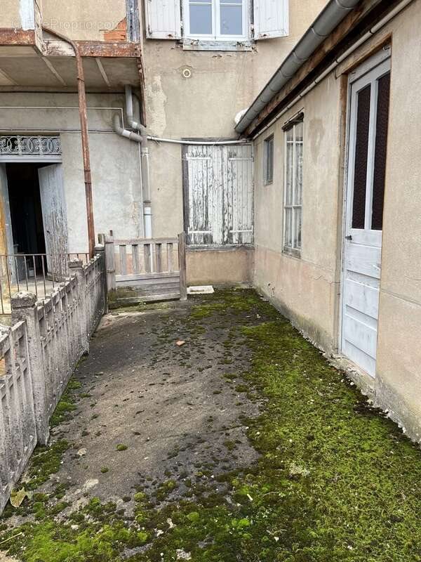 Appartement à vendre, 220m², Thizy