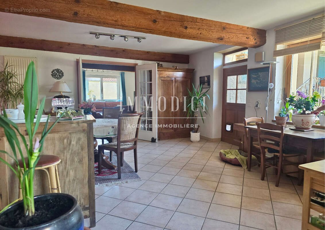 Maison à vendre, 222m², Davayé
