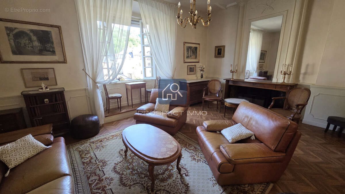 Maison à vendre, 183m², Saint-Geniez-d'Olt