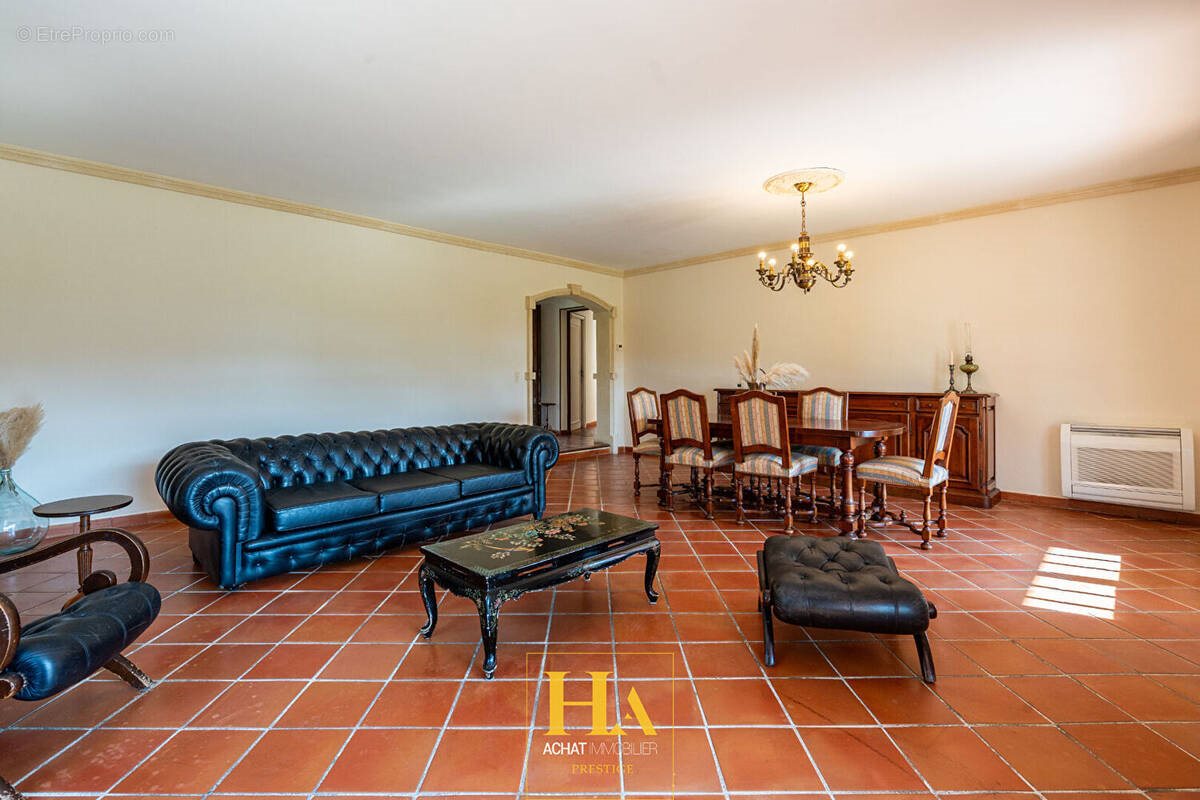 Maison à vendre, 197m², Grasse