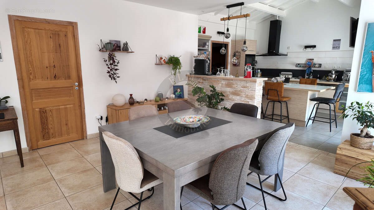Maison à vendre, 156m², Cissé
