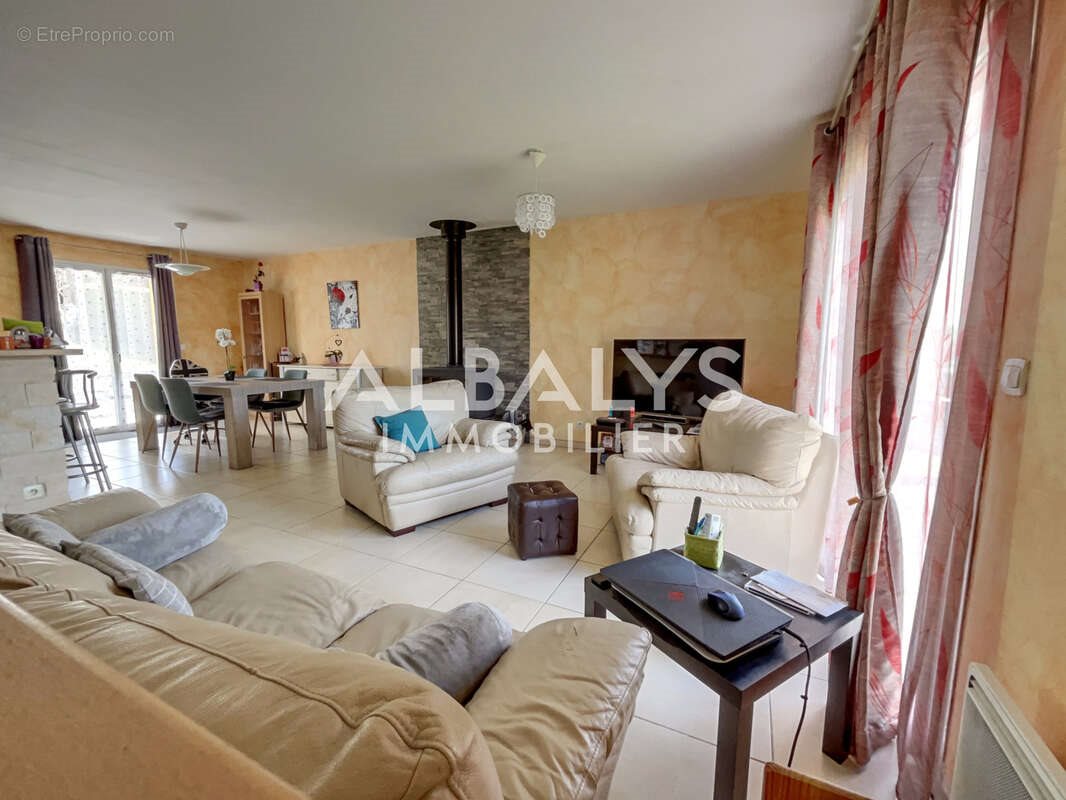 Maison à vendre, 98m², Saint-Martin-du-Bois