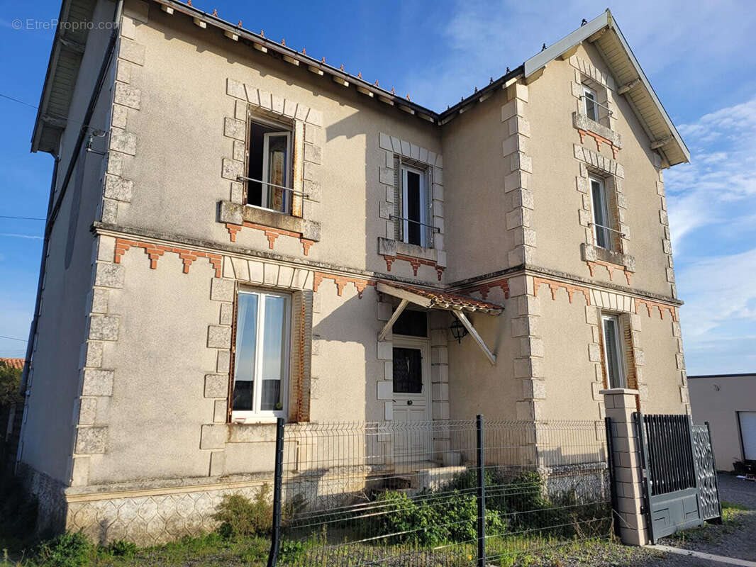 Maison à vendre, 122m², La Villedieu-du-Clain