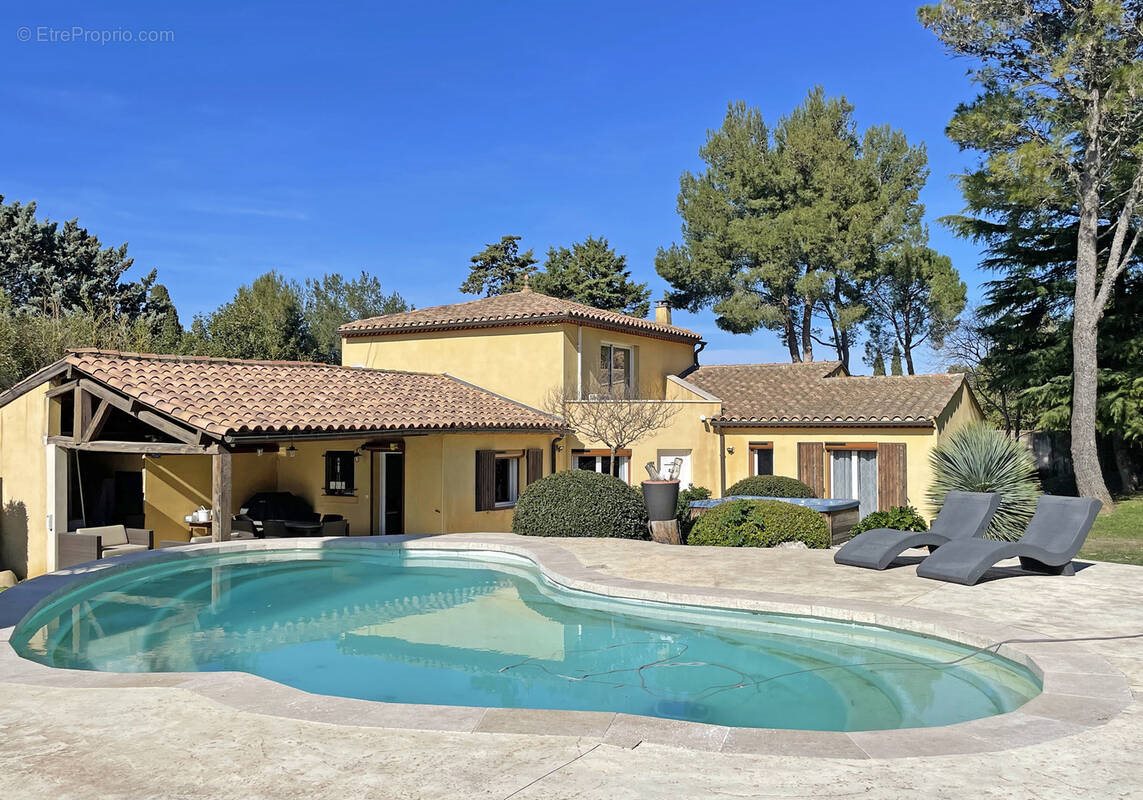 Maison à vendre, 300m², Saint-Bonnet-du-Gard
