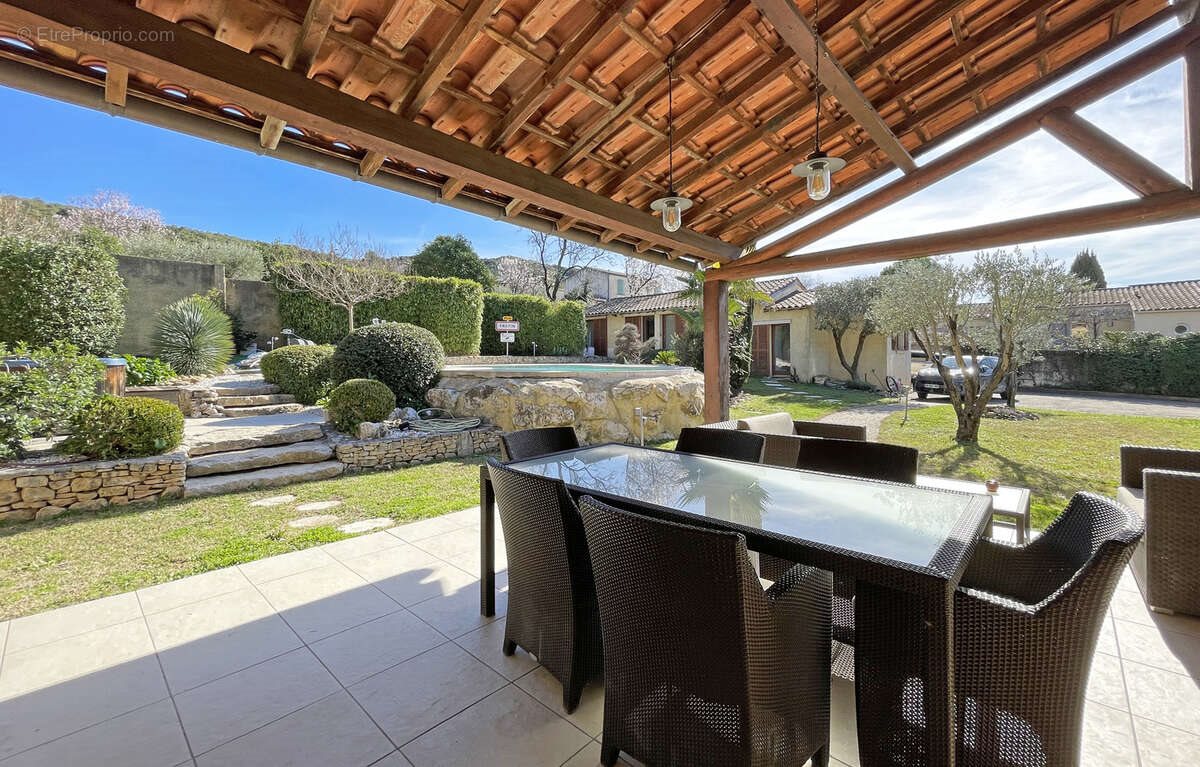 Maison à vendre, 300m², Saint-Bonnet-du-Gard