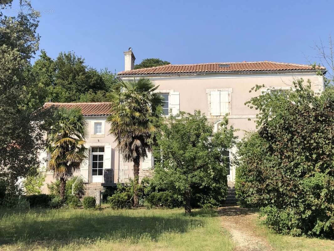 Maison à vendre, 218m², Londigny