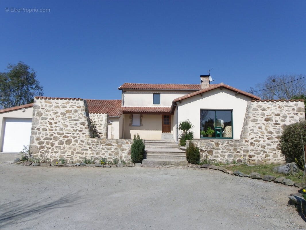 Maison à vendre, 324m², Bressuire