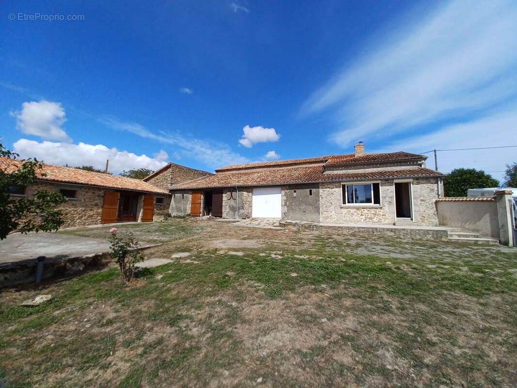 Maison à vendre, 324m², Bressuire