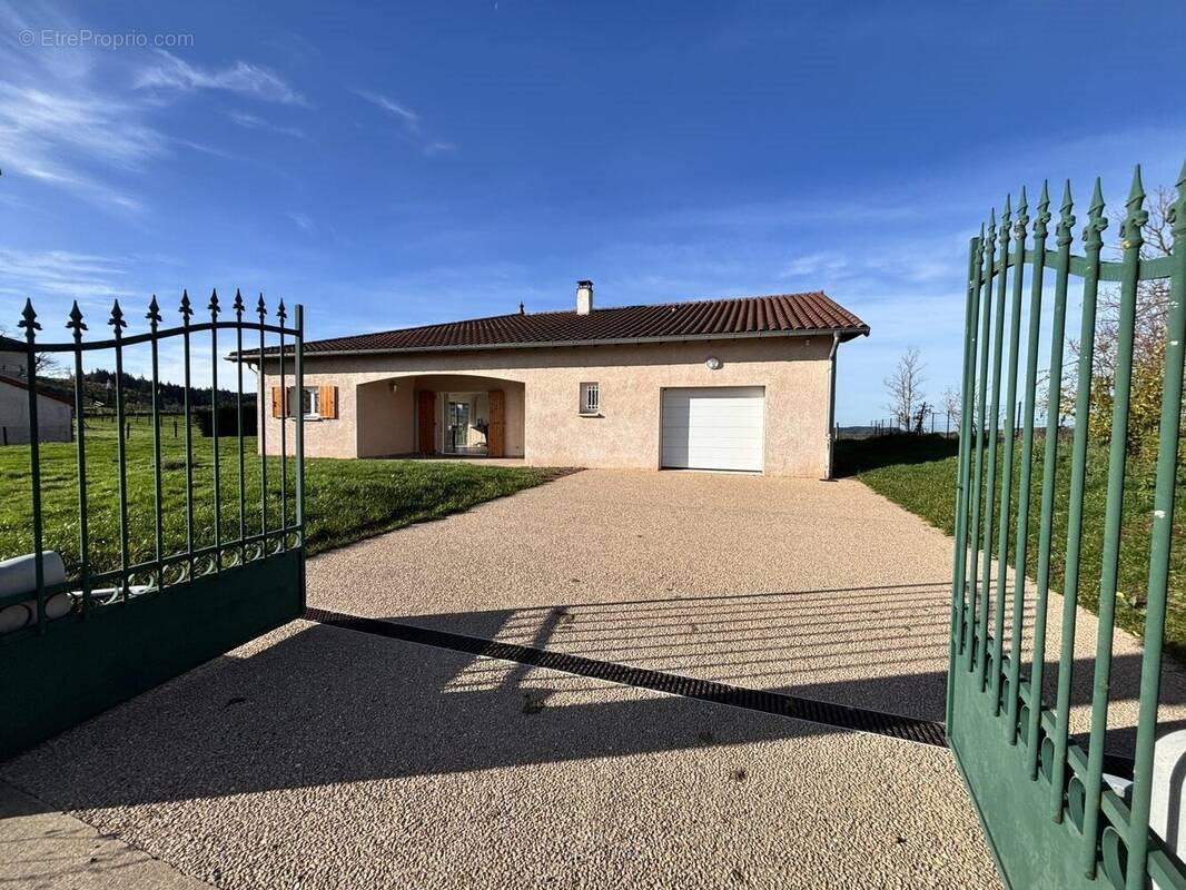 Maison à vendre, 143m², Saint-Bonnet-des-Bruyères