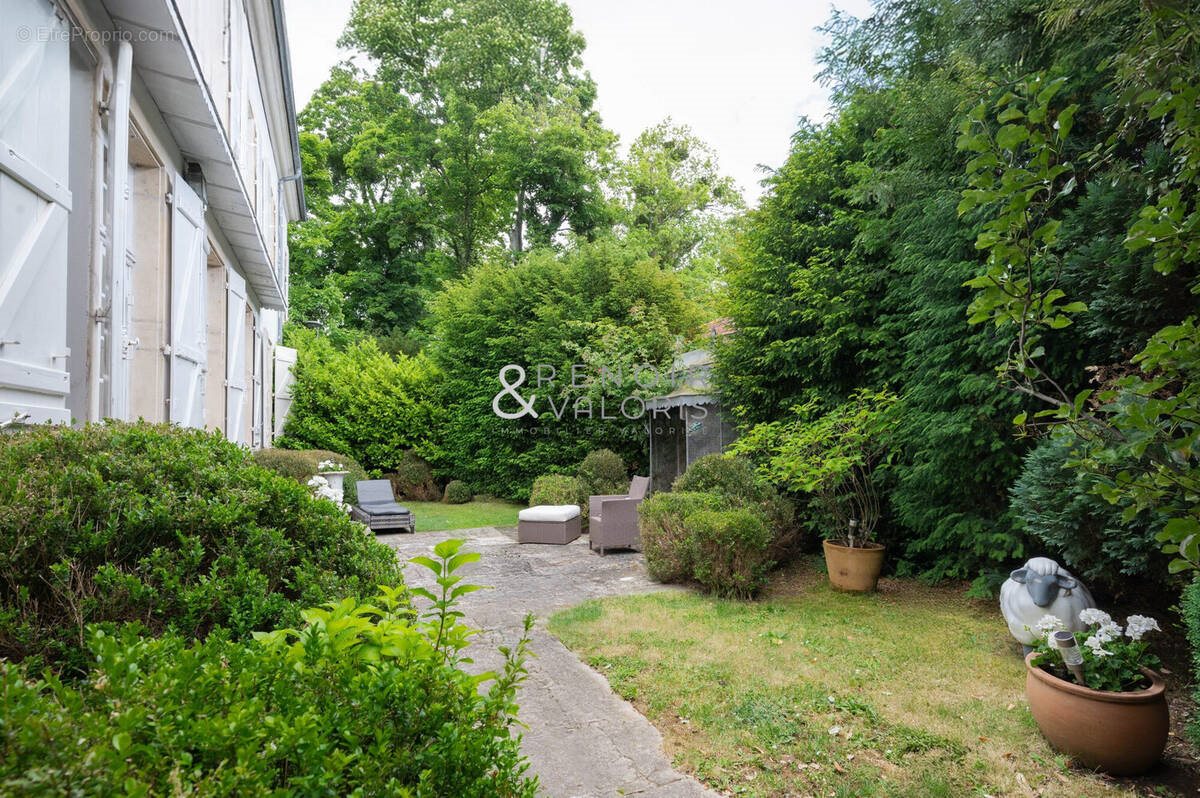 Maison à vendre, 337m², Saint-Max