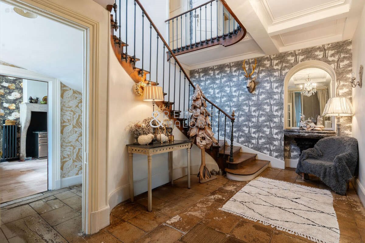 Maison à vendre, 337m², Saint-Max