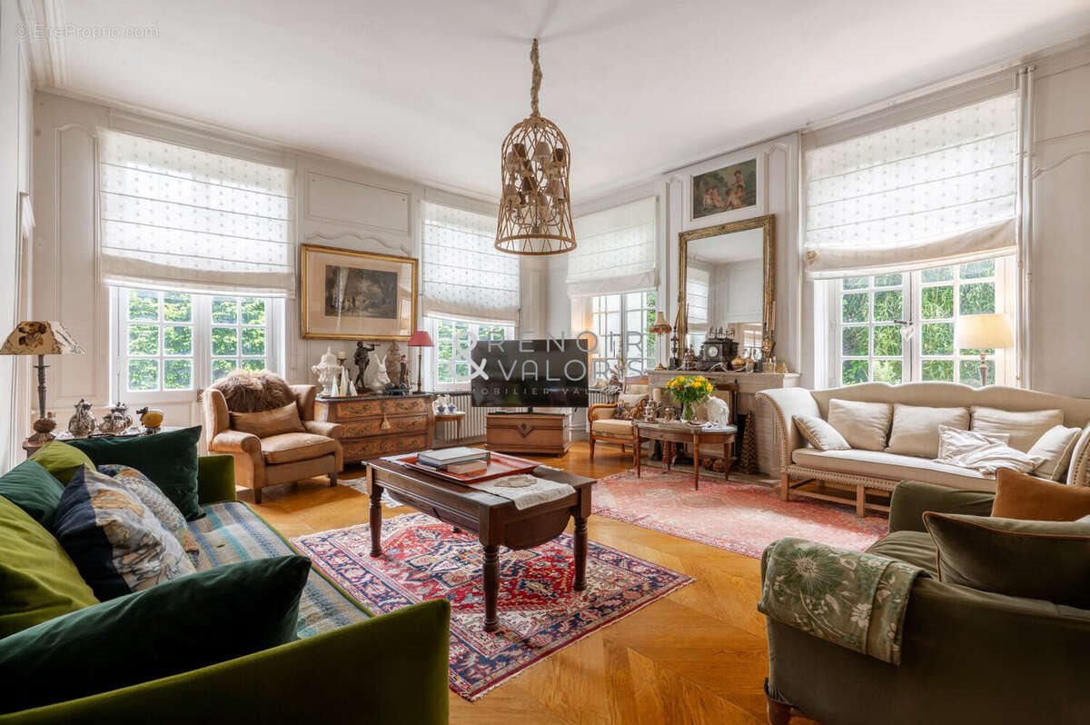 Maison à vendre, 337m², Saint-Max
