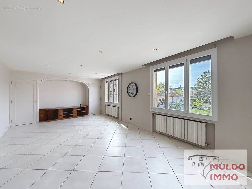 Maison à vendre, 207m², Oyonnax