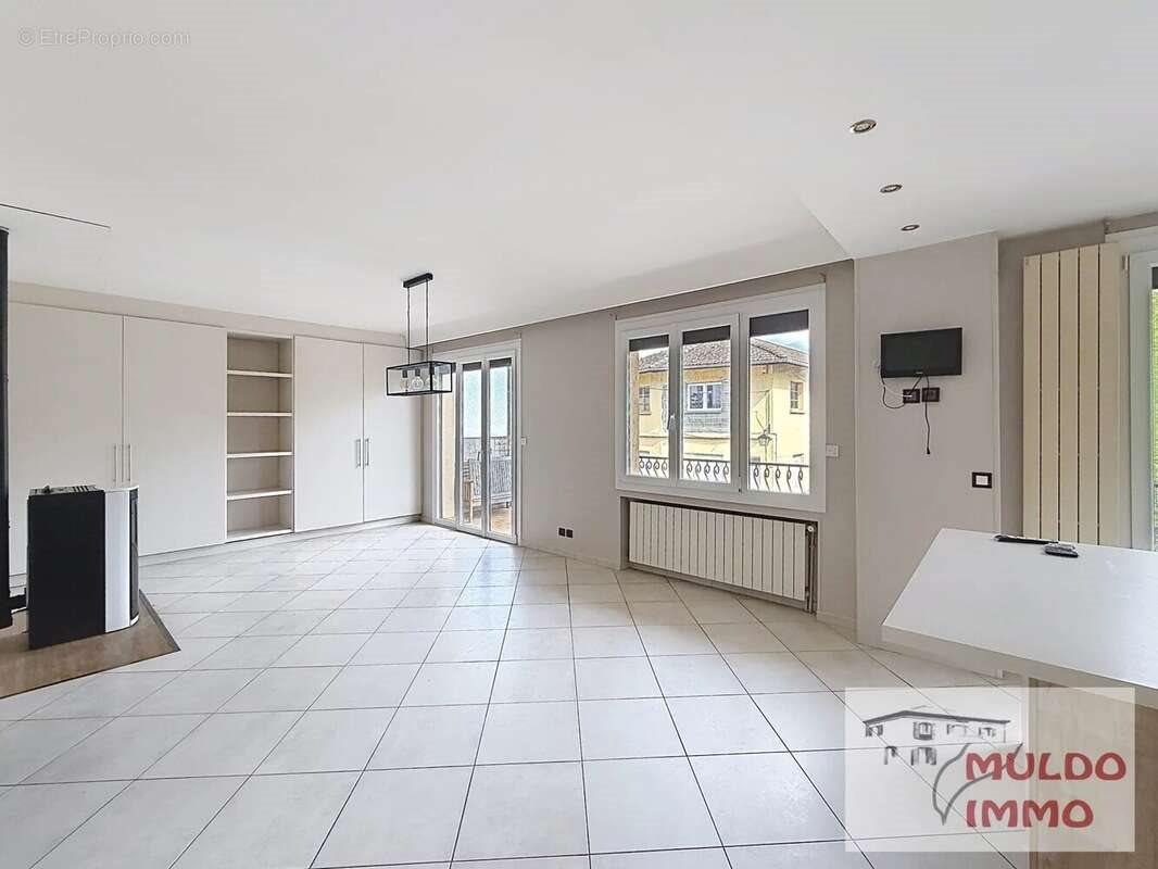 Maison à vendre, 207m², Oyonnax