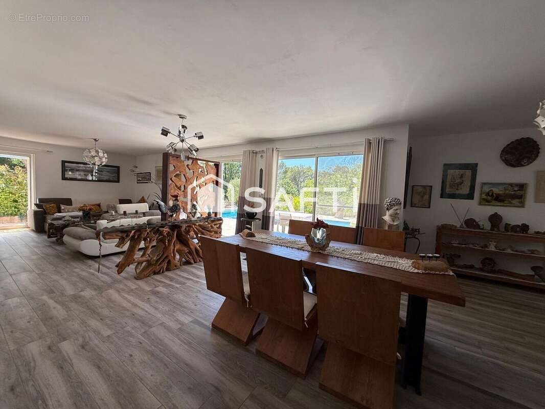 Maison à vendre, 238m², Ollières