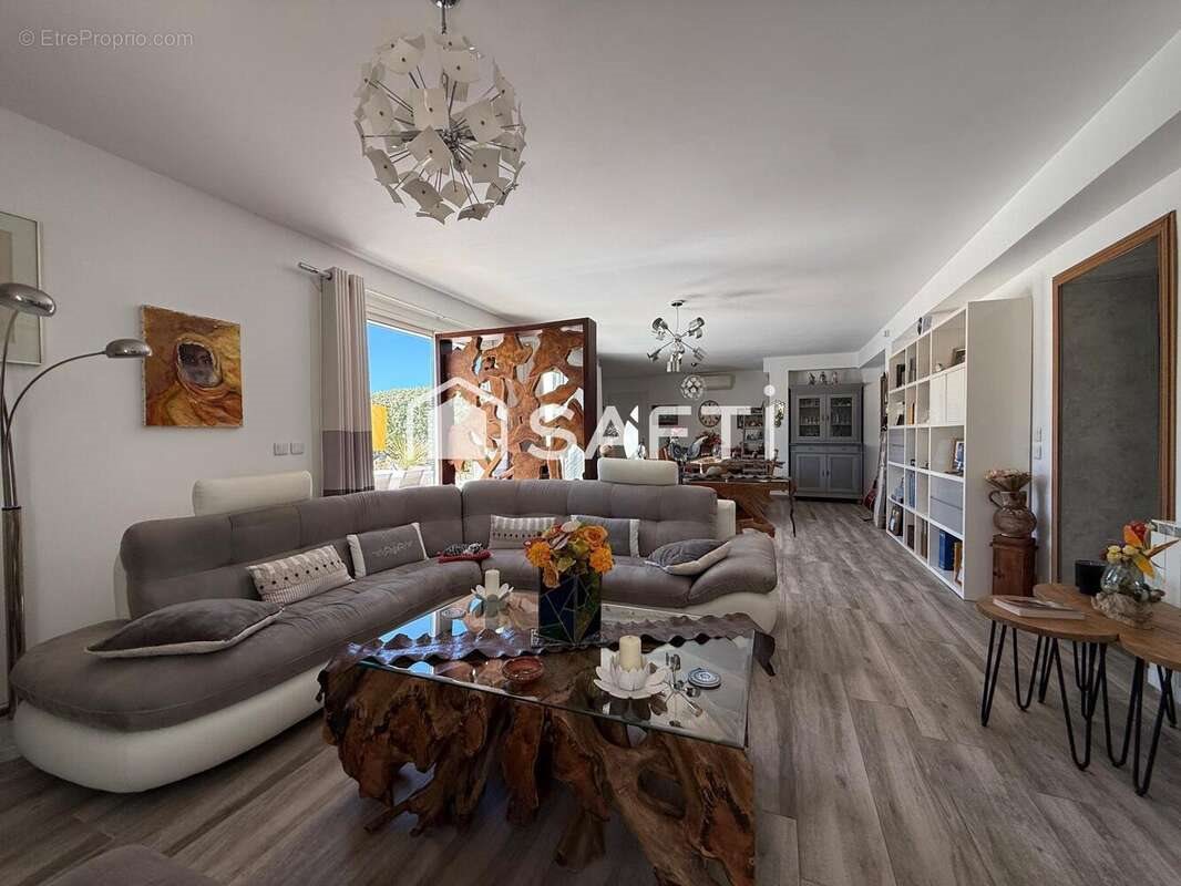 Maison à vendre, 238m², Ollières