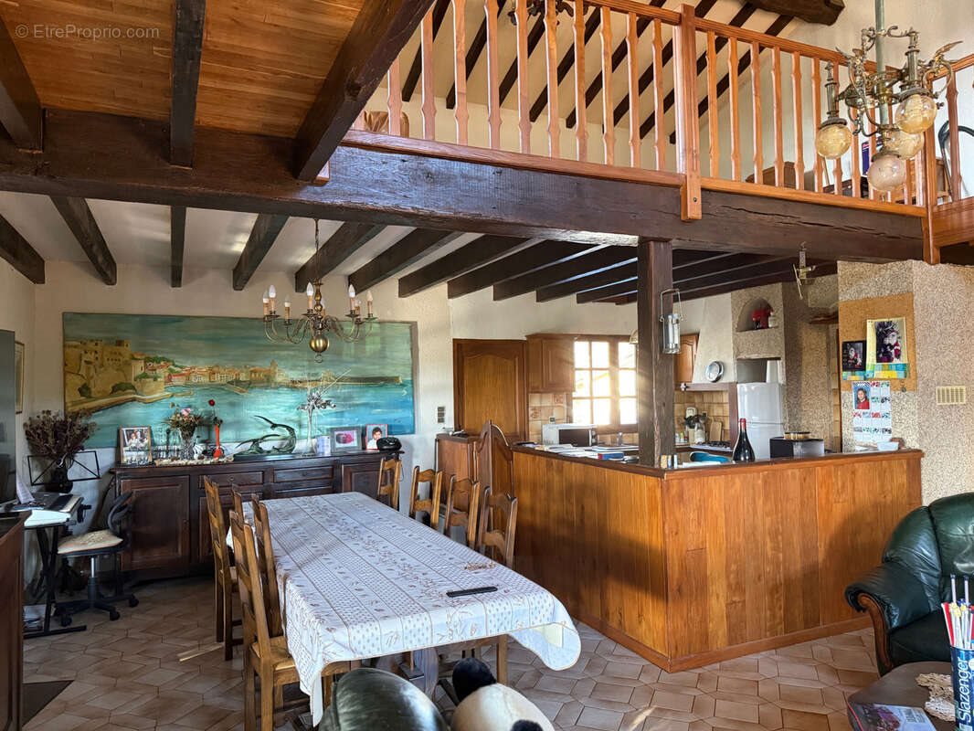 Maison à vendre, 195m², Mondavezan