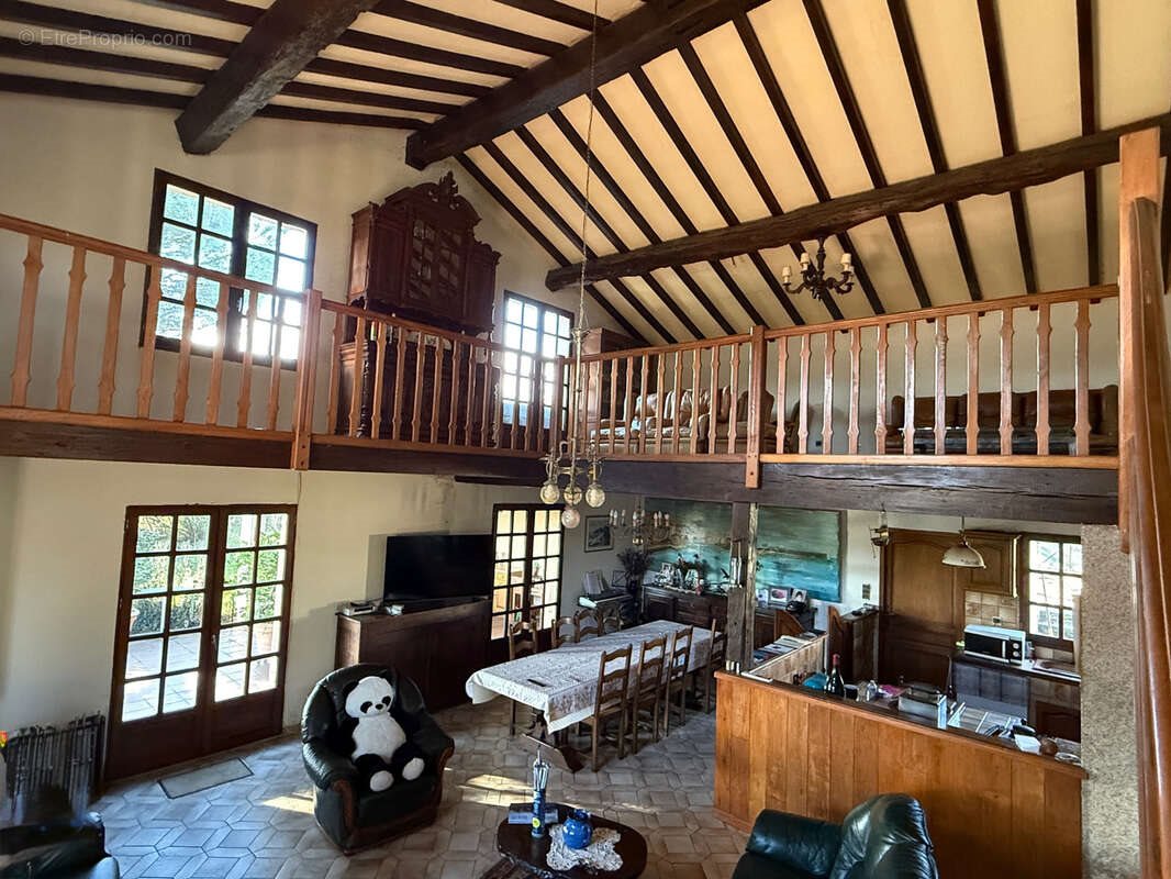 Maison à vendre, 195m², Mondavezan