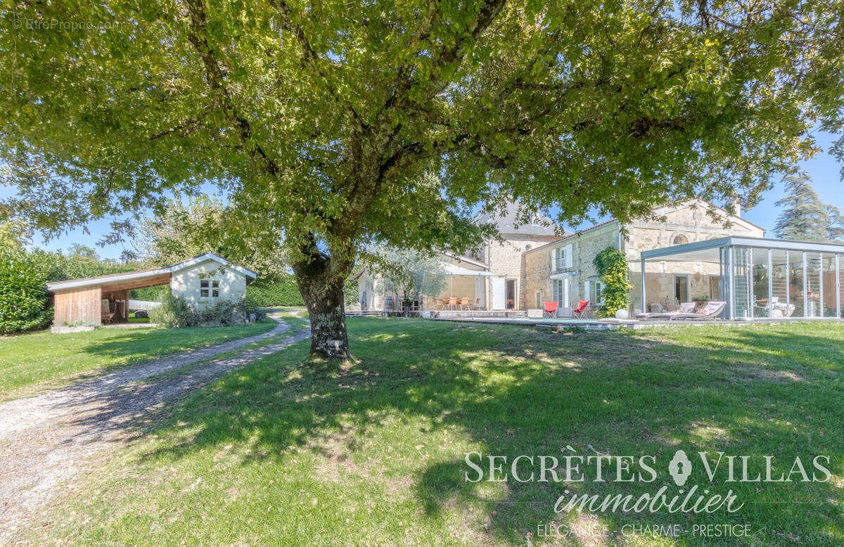 Maison à vendre, 309m², Carignan-de-Bordeaux