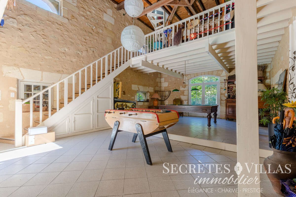 Maison à vendre, 309m², Carignan-de-Bordeaux