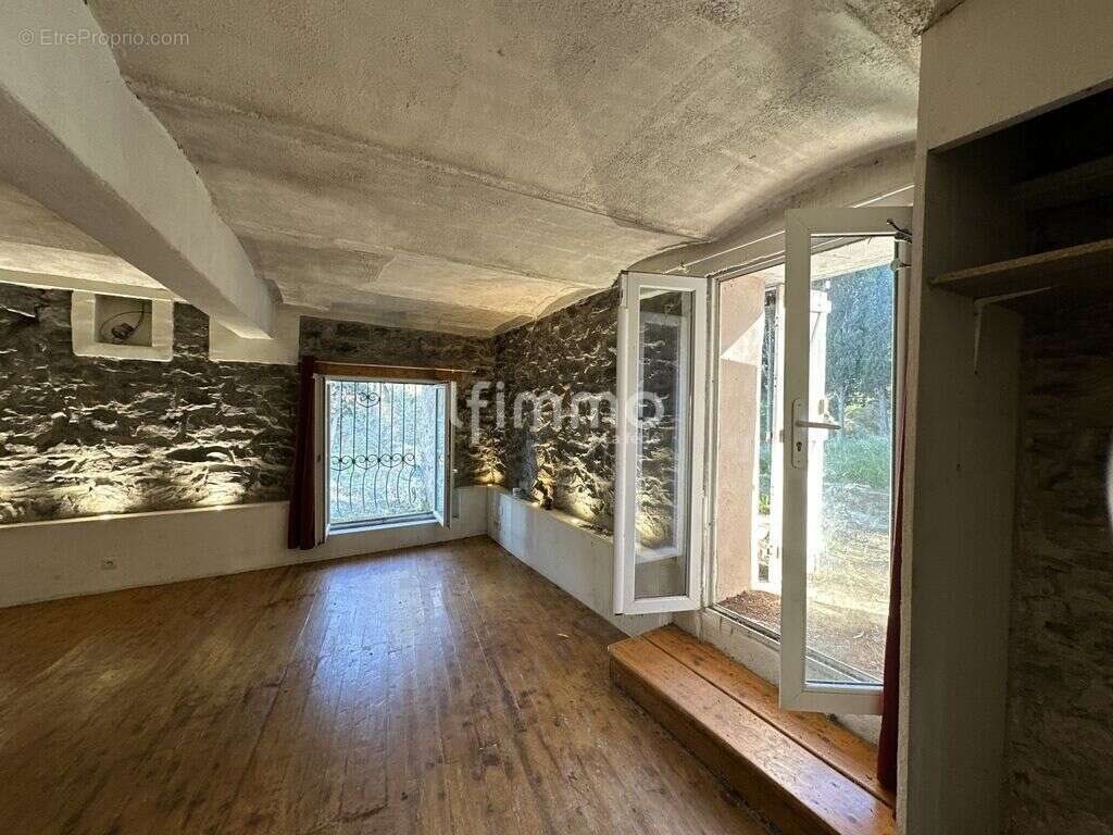 Maison à vendre, 230m², Montredon-des-Corbières