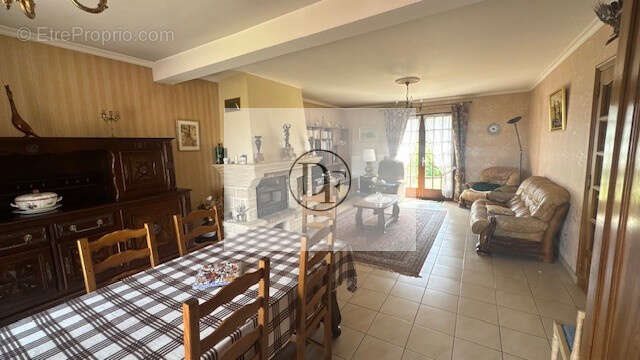 Maison à vendre, 152m², Yèvre-la-Ville