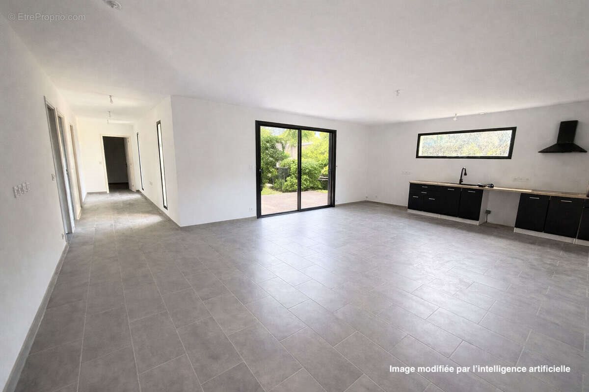 Maison à vendre, 126m², Saint-Julien-de-Peyrolas