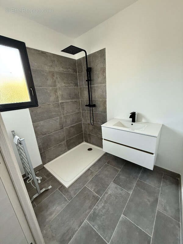 Maison à vendre, 126m², Saint-Julien-de-Peyrolas