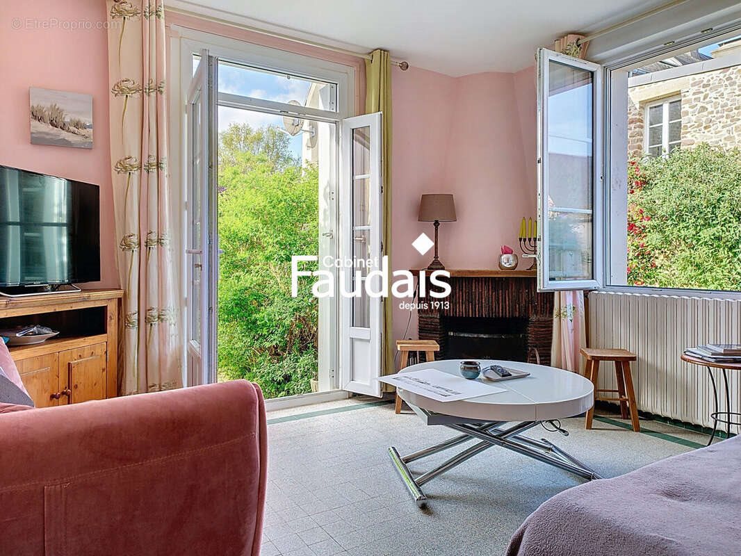 Maison à vendre, 121m², Geffosses