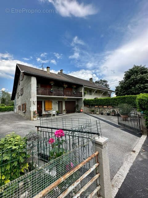 Maison à vendre, 210m², Saint-Genis-Pouilly